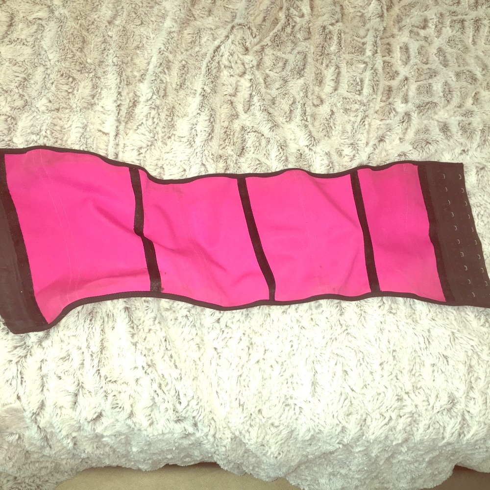 Slimbelle Woman latex waist trainer